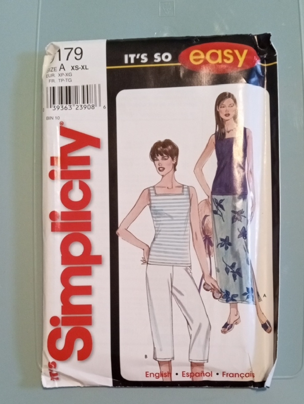 Simplicity White Cropped Pants & Blue Floral Skirt Sewing Pattern